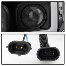 Load image into Gallery viewer, Spyder 07-09 Toyota Tundra Projector Headlights - Black (PRO-YD-TTU07V3PL-SEQ-BK)