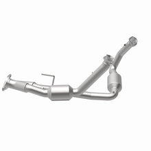 Load image into Gallery viewer, Magnaflow 05-06 Jeep Grand Cherokee 5.7L Direct Fit Catalytic Converter