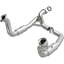 Load image into Gallery viewer, Magnaflow 11-17 Ford F-250 Super Duty 6.2L Direct Fit Converter