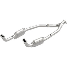 Load image into Gallery viewer, MagnaFlow Direct Fit Catalytic Converter 99-04 LR Discovery V8 OEM