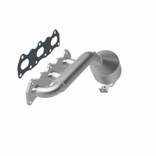 Load image into Gallery viewer, MagnaFlow Direct Fit Catalytic Converter 00 Suzuki Grand Vitara 2.5L