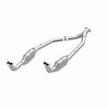 Load image into Gallery viewer, MagnaFlow Direct Fit Catalytic Converter 99-04 LR Discovery V8 OEM
