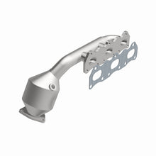 Load image into Gallery viewer, MagnaFlow Direct Fit Catalytic Converter 00 Suzuki Grand Vitara 2.5L