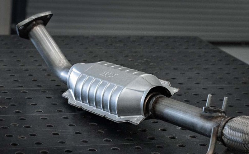 MagnaFlow Direct Fit Catalytic Converter 04-05 Ford F-150 5.4L D/S 2WD (Excl 04 Heritage Edition)