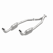 Load image into Gallery viewer, MagnaFlow Direct Fit Catalytic Converter 99-04 LR Discovery V8 OEM