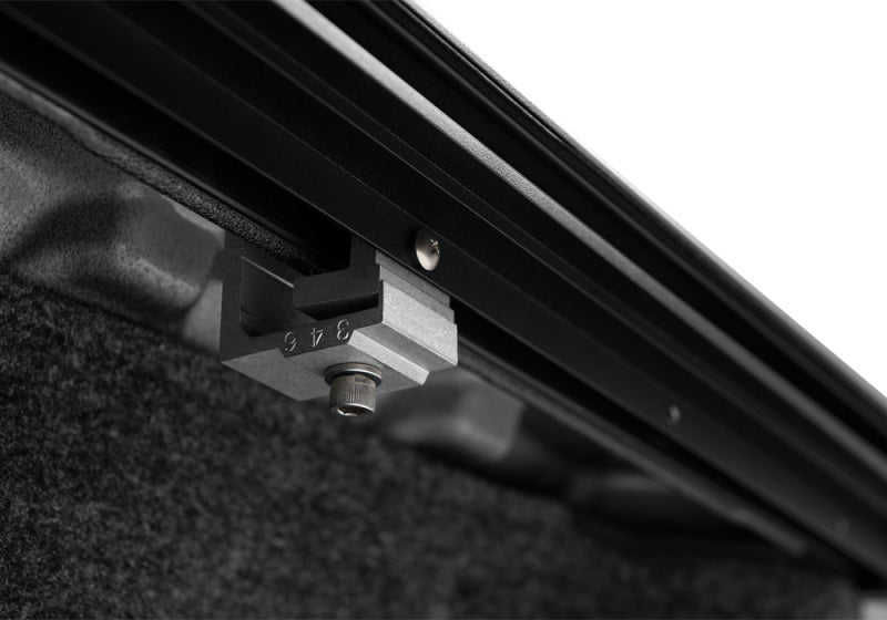 Roll-N-Lock 15-19 Chevrolet Colorado/GMC Canyon 71-1/2in A-Series Retractable Tonneau Cover