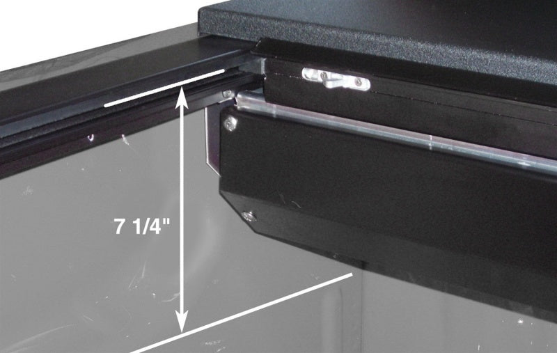 Roll-N-Lock 99-07 Ford F-250/F-350 Super Duty SB 80-3/4in M-Series Retractable Tonneau Cover