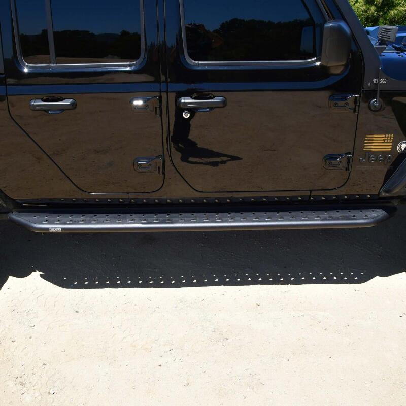 Westin 20-24 Jeep Gladiator Outlaw Running Board