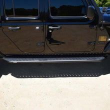 Load image into Gallery viewer, Westin 20-24 Jeep Gladiator Outlaw Running Board