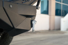 Load image into Gallery viewer, DV8 Offroad Elite Series D-Ring Shackles - Pair (Gray)